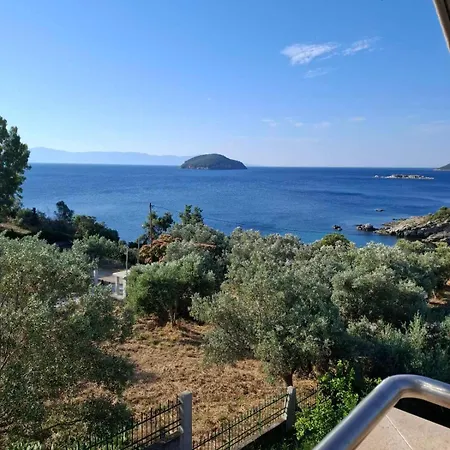 Apartment Steps To The Sea *