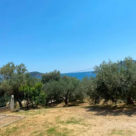Apartment Steps To The Sea